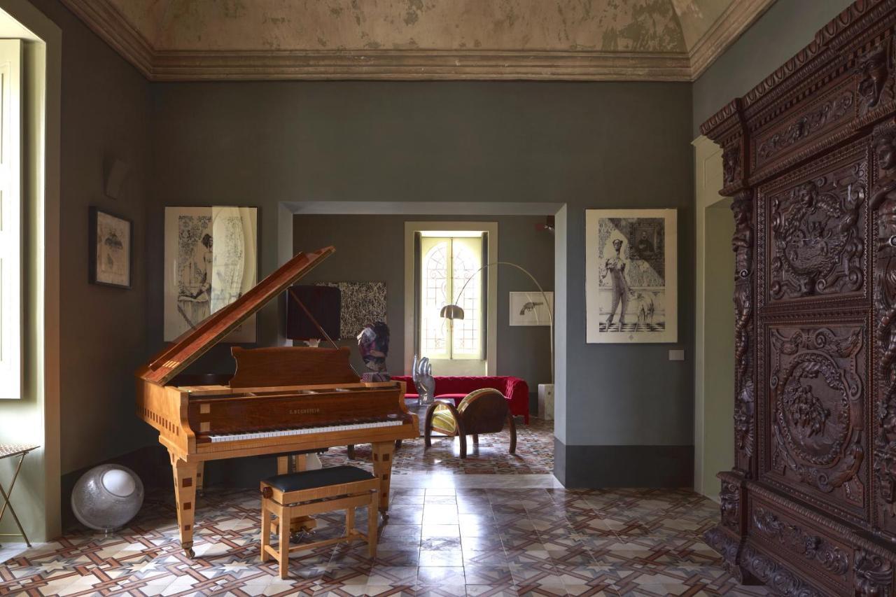 Castle Elvira - The Castle & The Cottage Trepuzzi ภายนอก รูปภาพ